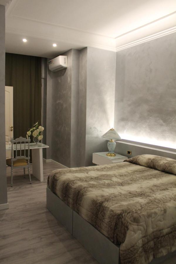 Deluxe Room (2 Adults + 1 Child),1301533069:JPEG